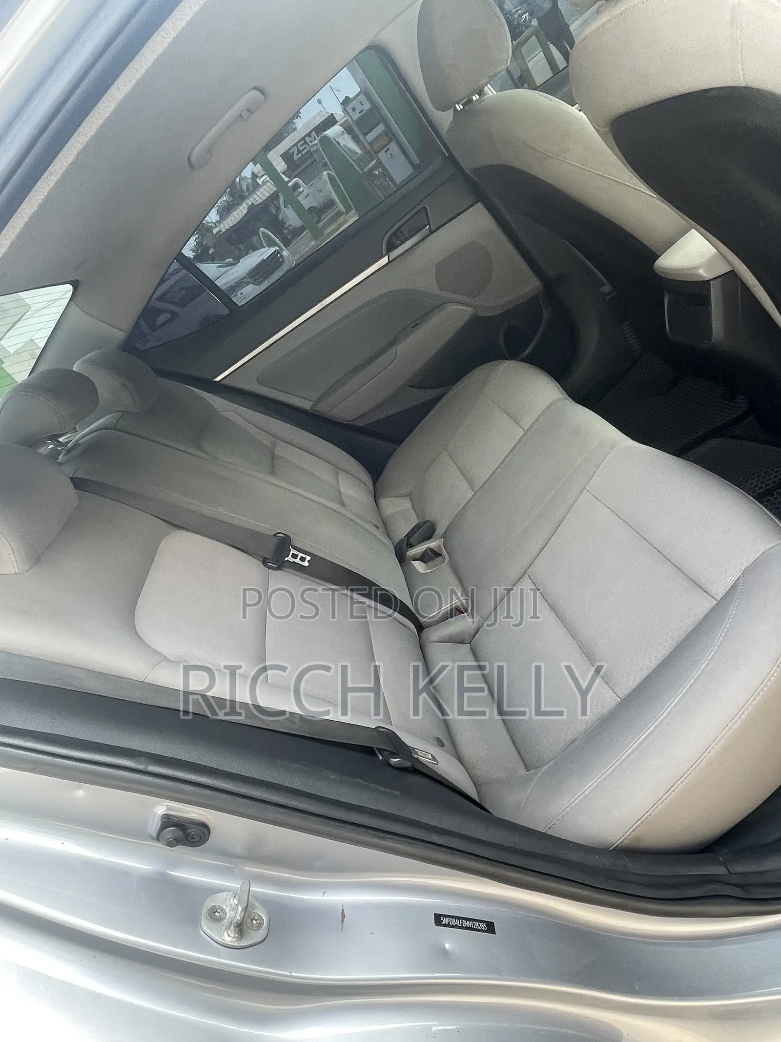 Hyundai Elantra SE Sedan FWD (2.0L 4cyl 6M) 2017 Silver