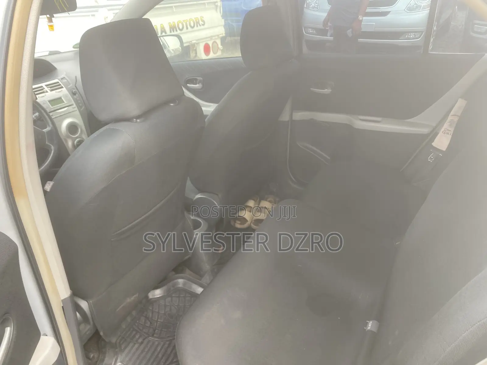 Toyota Yaris 2010 Silver