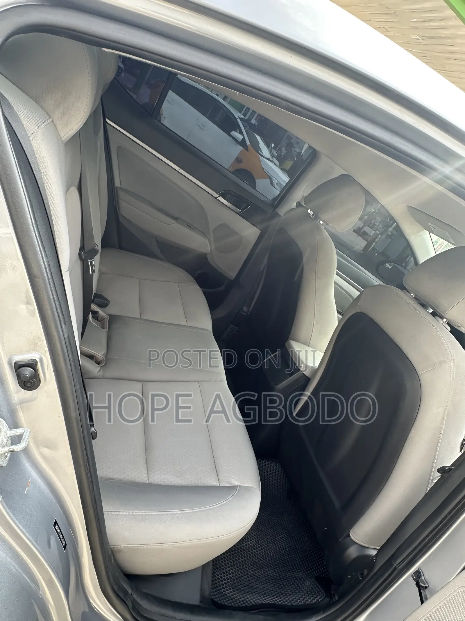 Hyundai Elantra SE Sedan FWD (2.0L 4cyl 6M) 2017 Silver