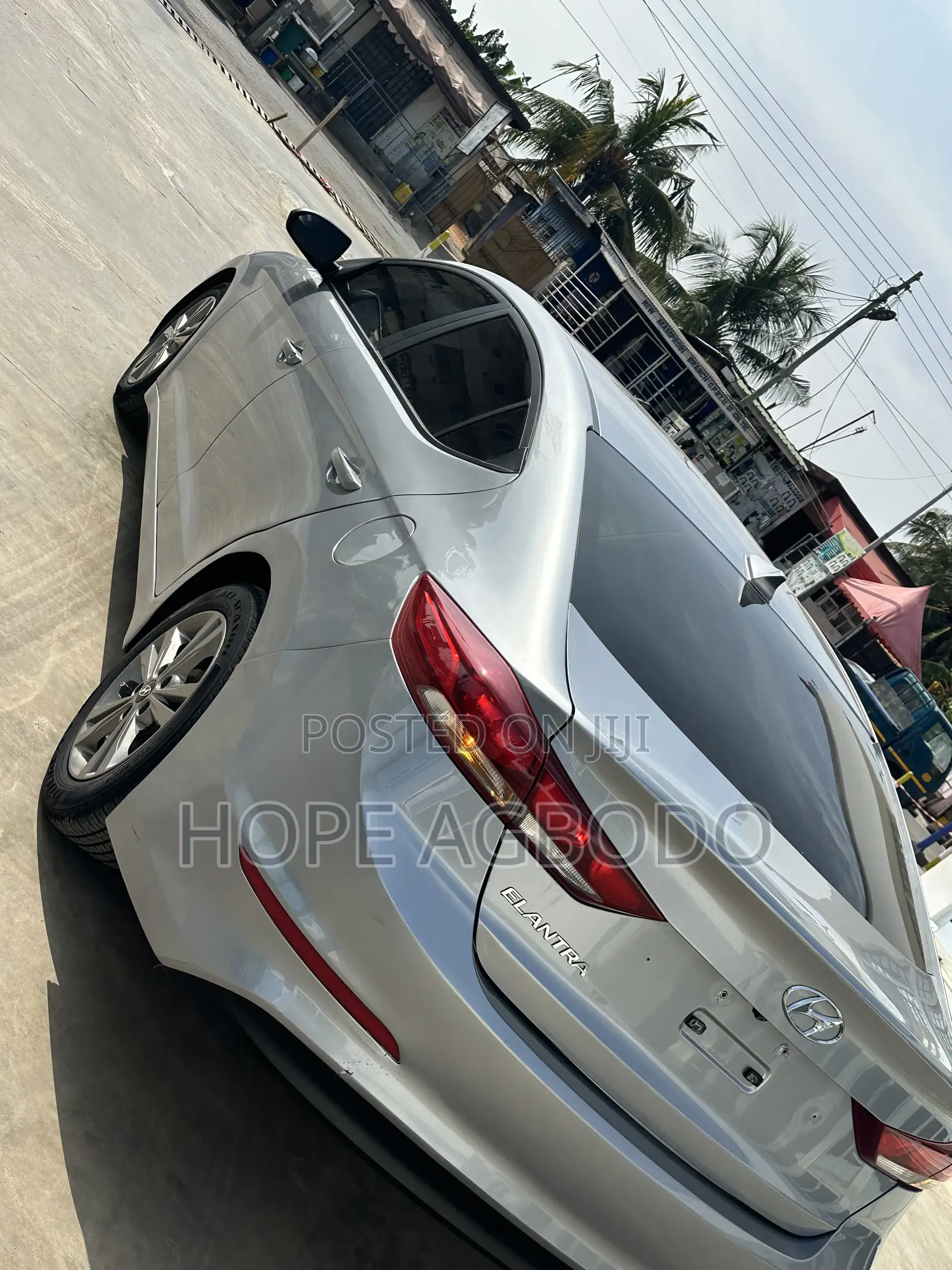 Hyundai Elantra SE Sedan FWD (2.0L 4cyl 6M) 2017 Silver