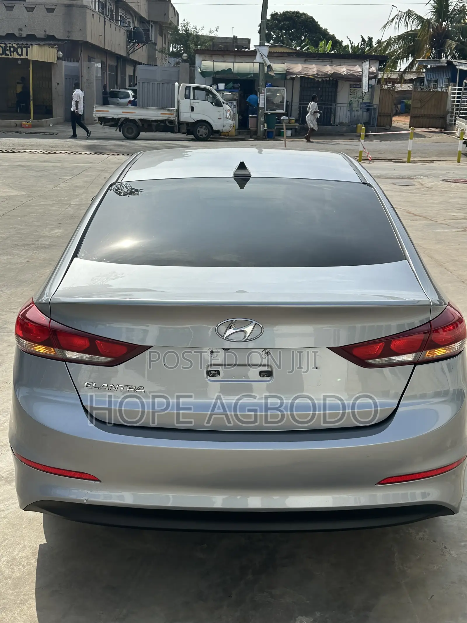 Hyundai Elantra SE Sedan FWD (2.0L 4cyl 6M) 2017 Silver