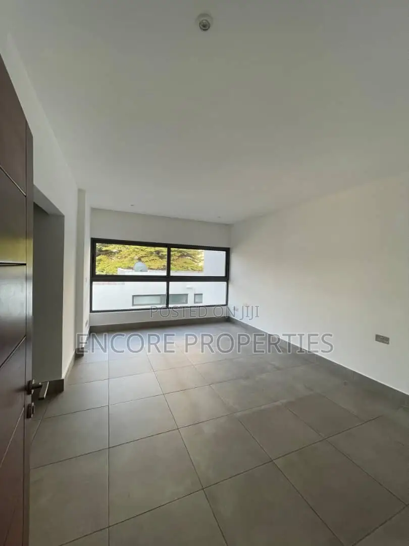 4bdrm Townhouse / Terrace in Cantoments, Cantonments for rent