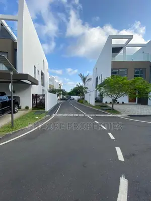 4bdrm Townhouse / Terrace in Cantoments, Cantonments for rent