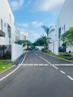 4bdrm Townhouse / Terrace in Cantoments, Cantonments for rent