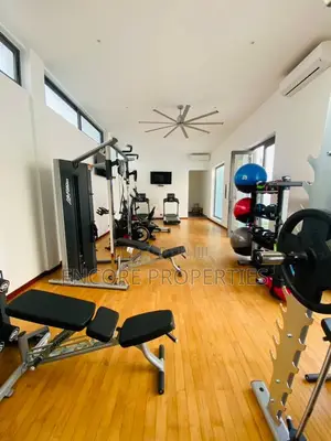 4bdrm Townhouse / Terrace in Cantoments, Cantonments for rent