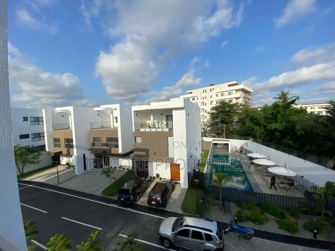 4bdrm Townhouse / Terrace in Cantoments, Cantonments for rent