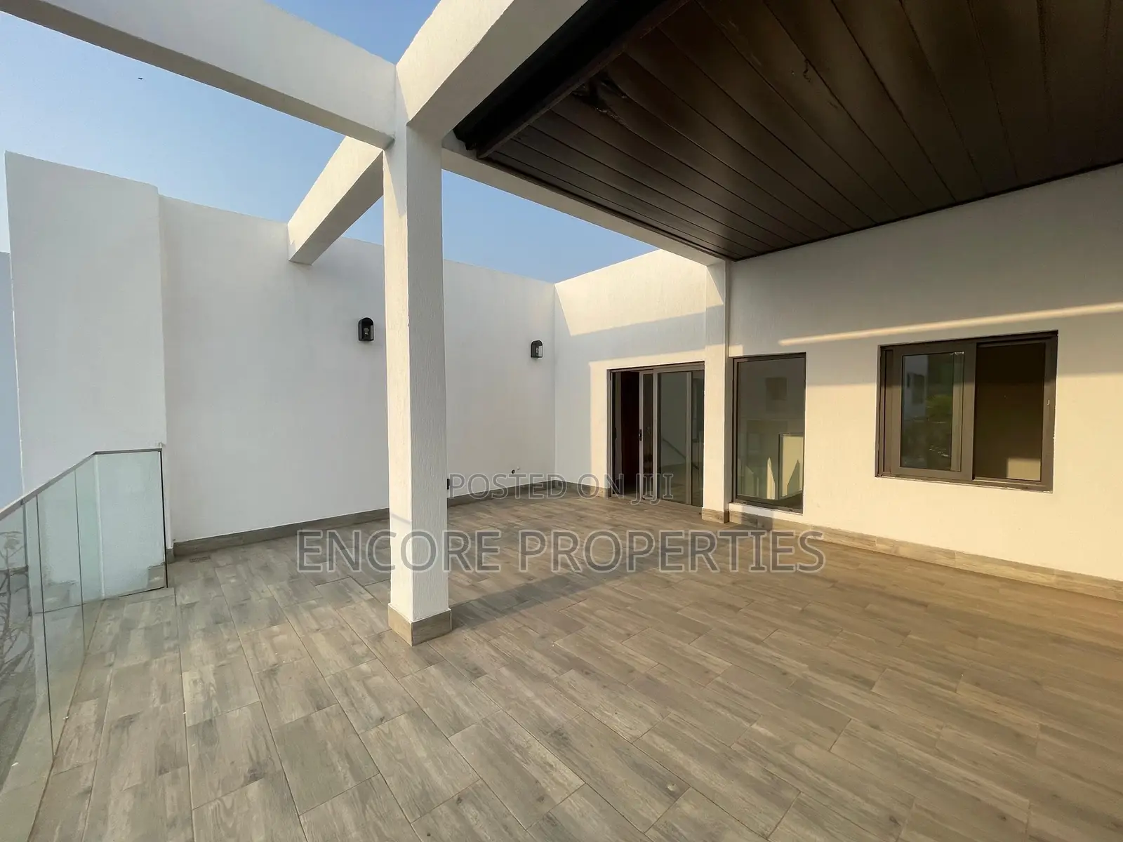 4bdrm Townhouse / Terrace in Cantoments, Cantonments for rent