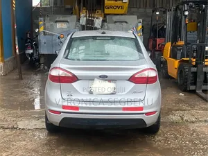 Ford Fiesta 2017 Silver