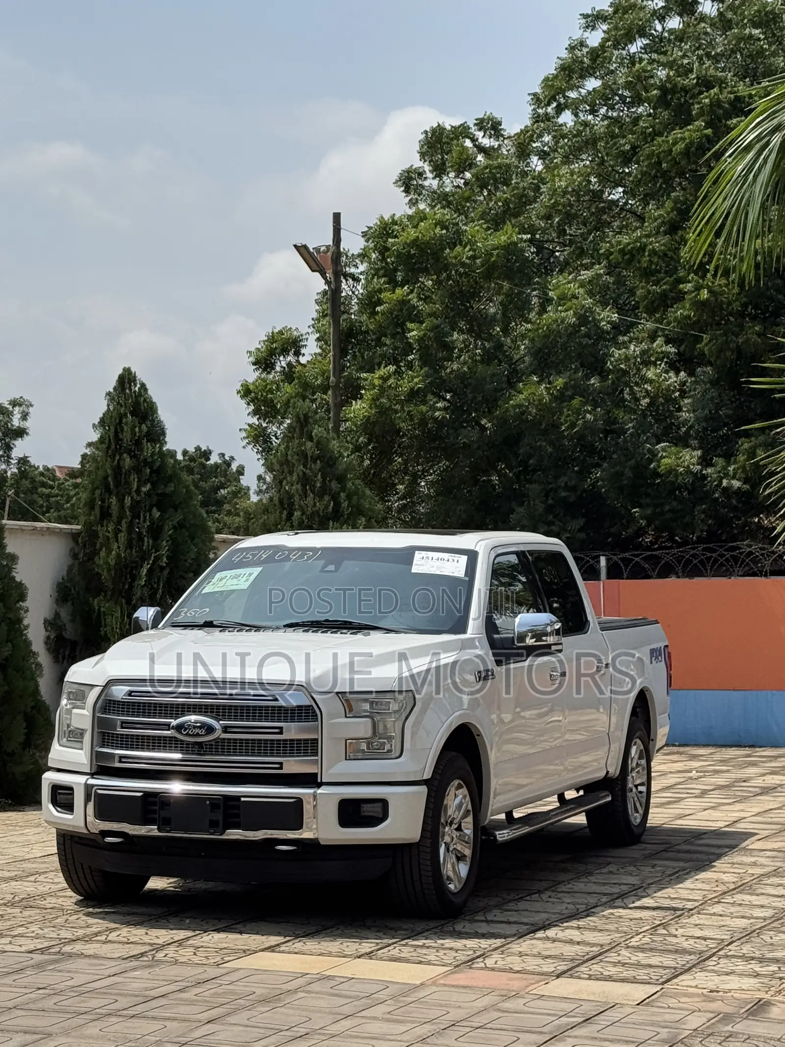 Ford F-150 Platinum 4x4 SuperCrew Cab Styleside 6.5 ft. box 157 in. WB
