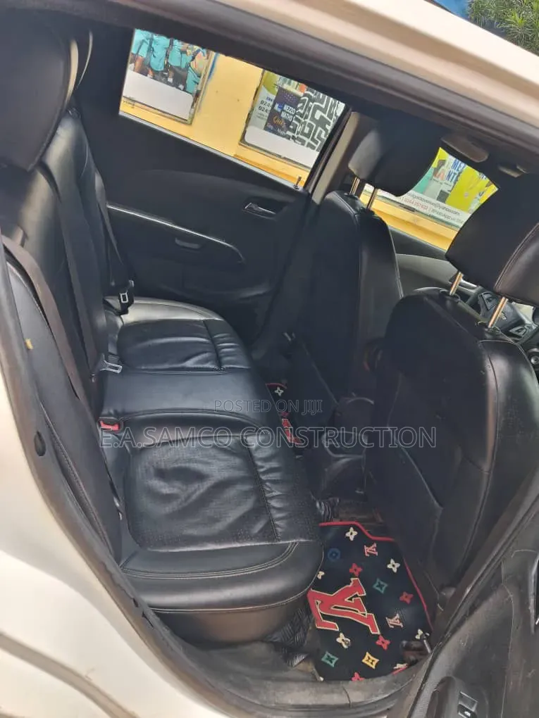 Chevrolet Sonic 2013 Off white