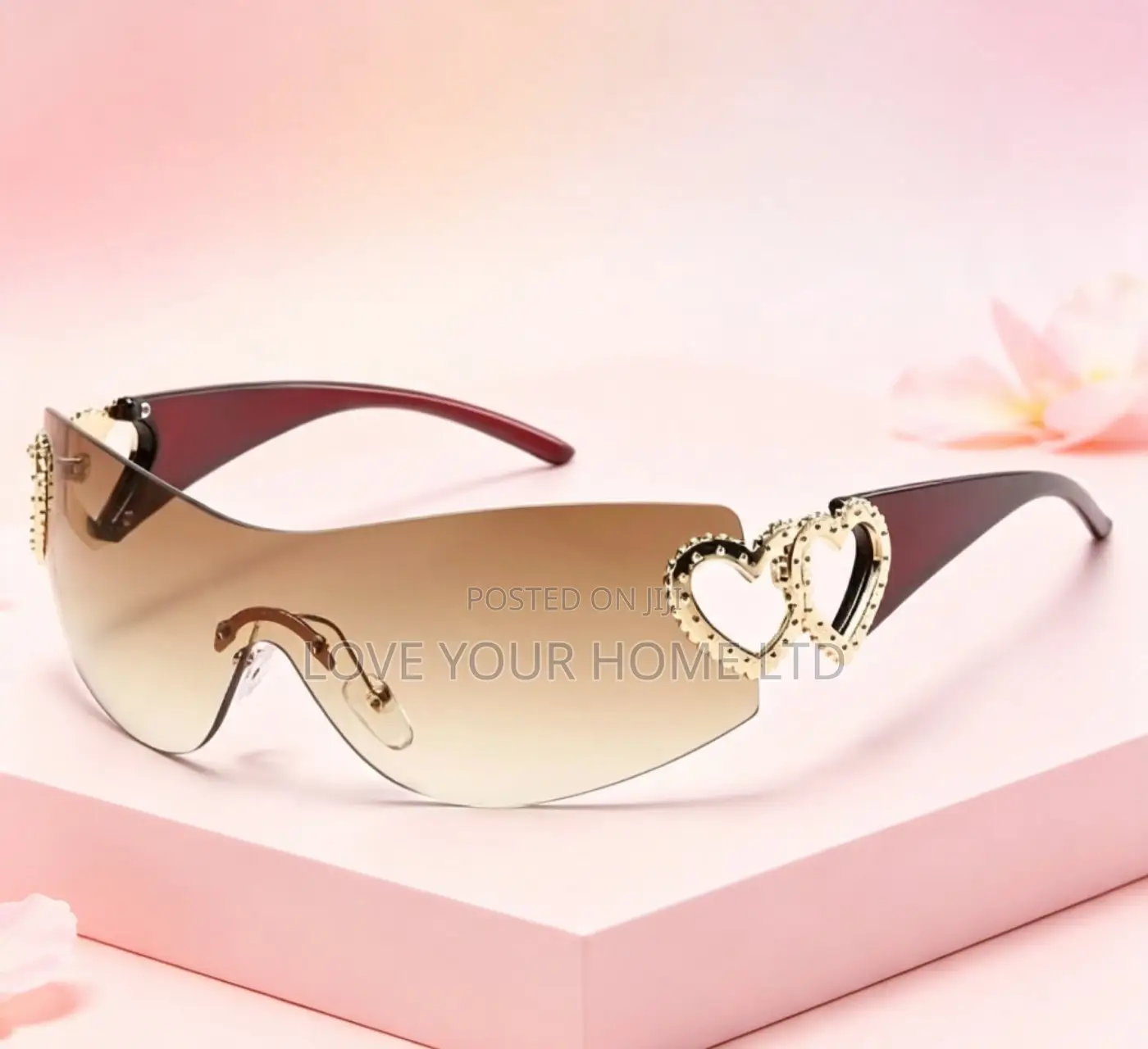 Fashion Shield Sunglasses – Gold Gradient Lens Heart Design