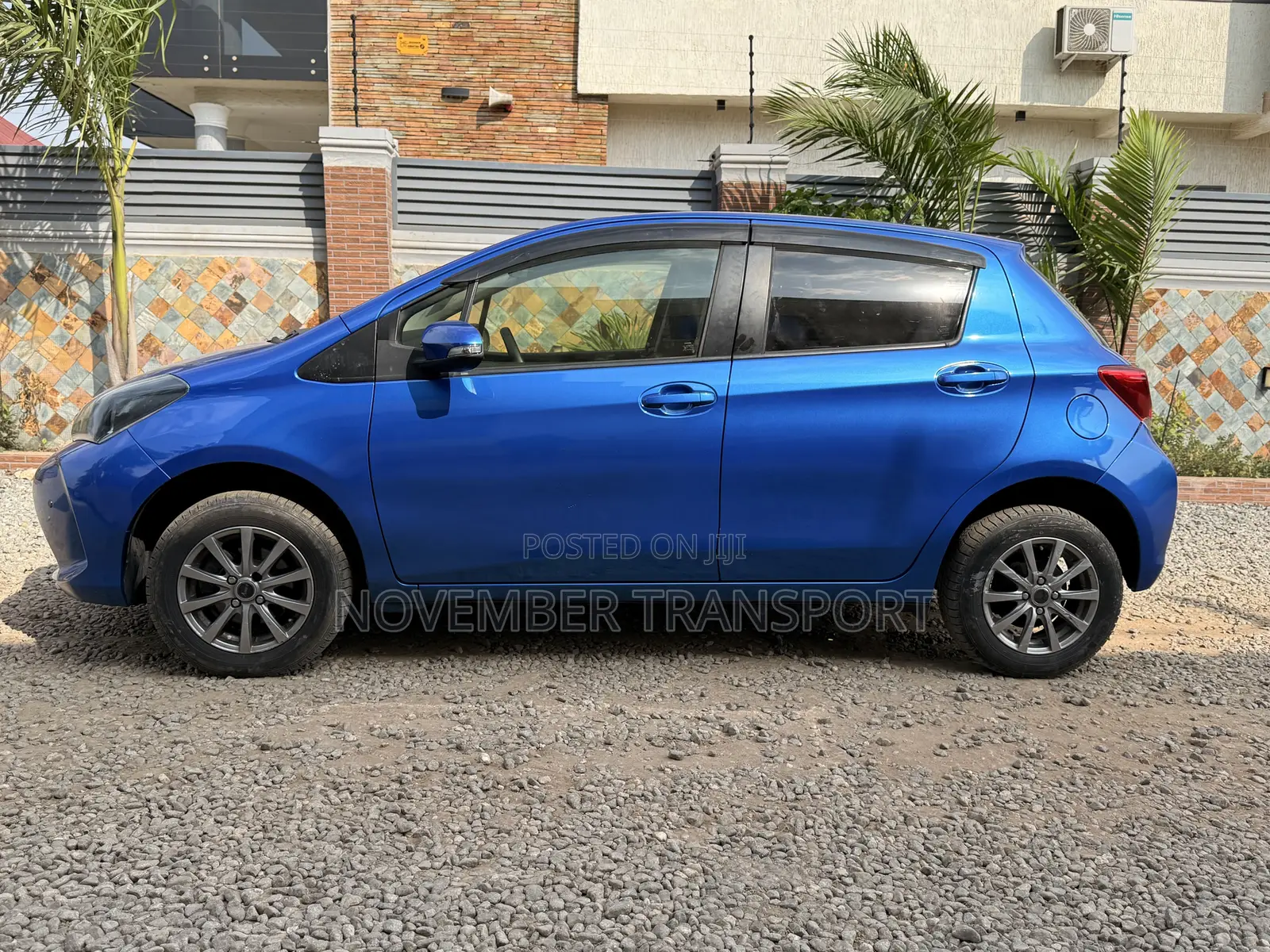 Toyota Vitz 1.3 FWD 5dr 2015 Blue