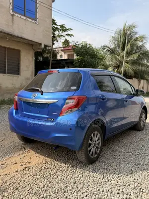 Toyota Vitz 1.3 FWD 5dr 2015 Blue