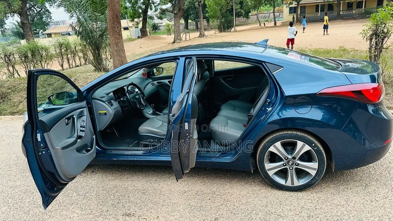 Hyundai Elantra Limited 4dr Sedan (1.8L 4cyl 6A) 2014 Blue