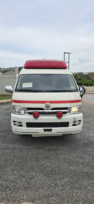 Toyota HiAce 2013 White