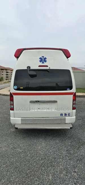 Toyota HiAce 2013 White