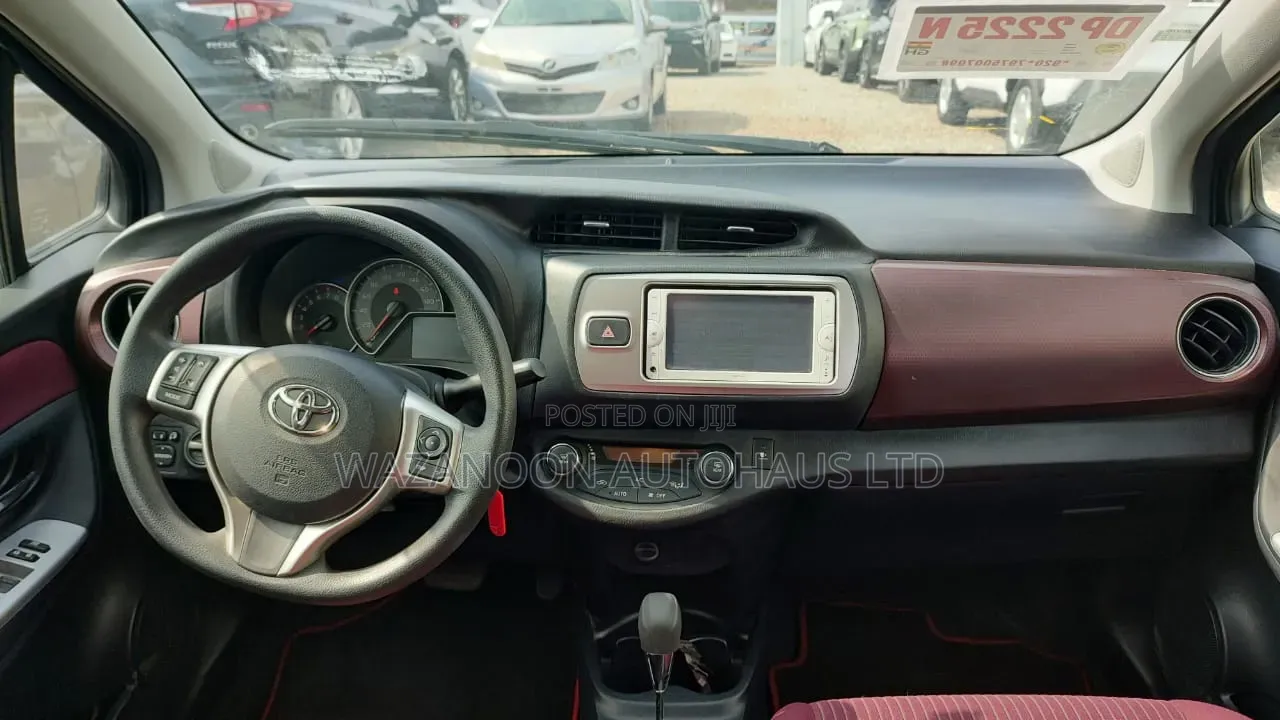 Toyota Vitz 1.3 FWD 5dr 2015 Red