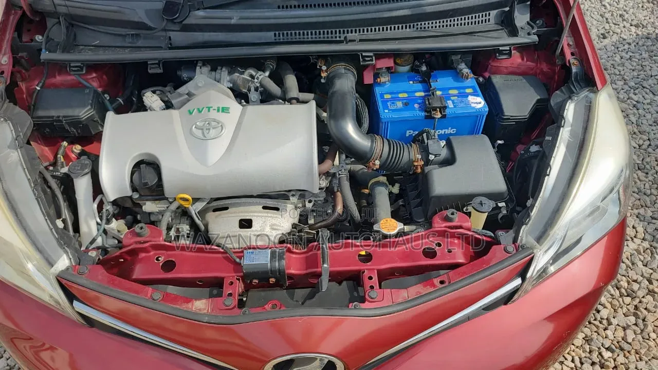 Toyota Vitz 1.3 FWD 5dr 2015 Red