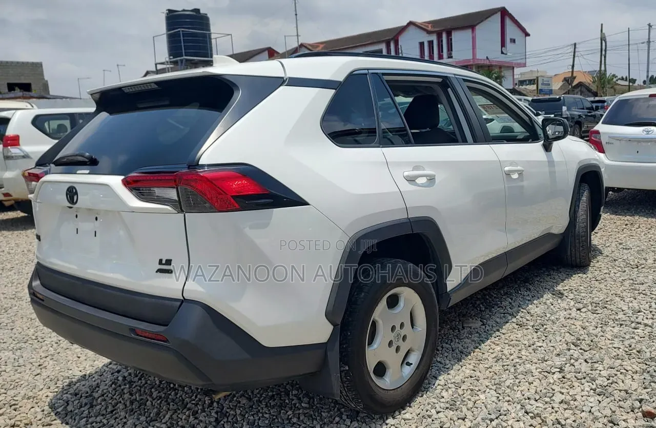 Toyota RAV4 XLE AWD 2020 White