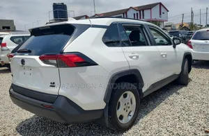 Toyota RAV4 XLE AWD 2020 White