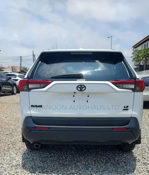 Toyota RAV4 XLE AWD 2020 White