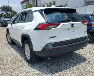 Toyota RAV4 XLE AWD 2020 White
