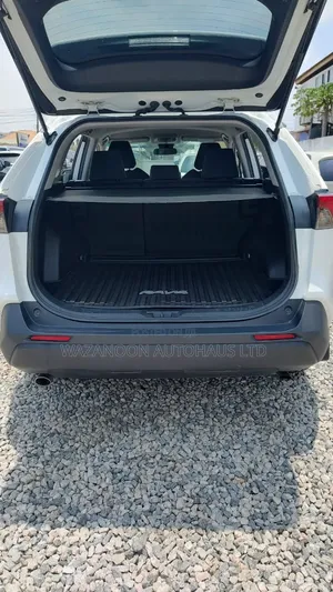 Toyota RAV4 XLE AWD 2020 White