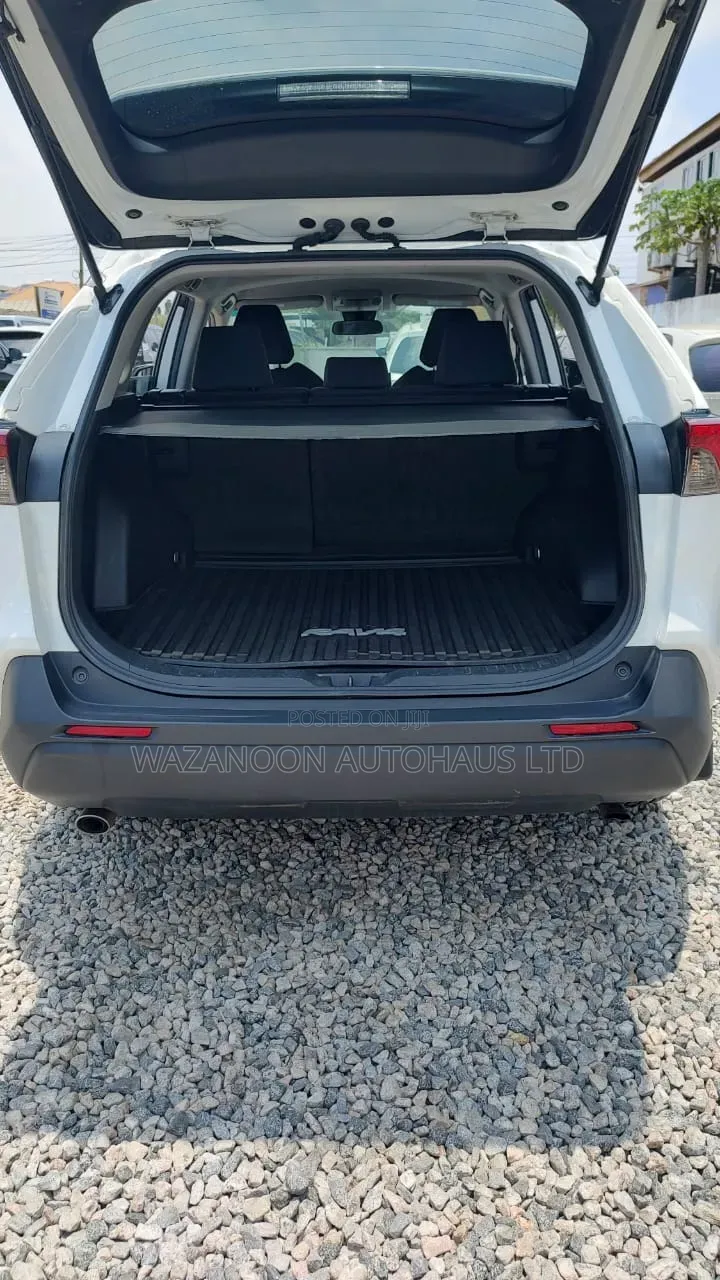 Toyota RAV4 XLE AWD 2020 White