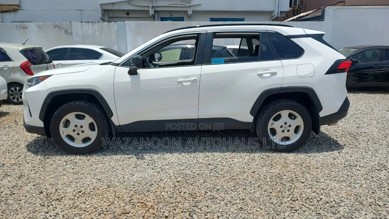 Toyota RAV4 XLE AWD 2020 White