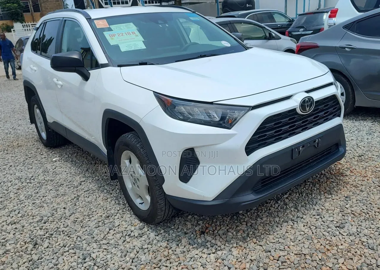 Toyota RAV4 XLE AWD 2020 White