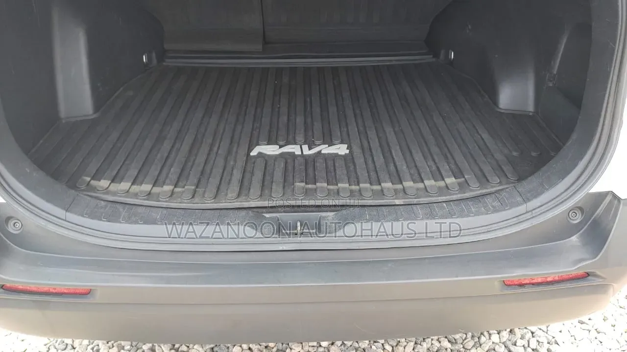 Toyota RAV4 XLE AWD 2020 White
