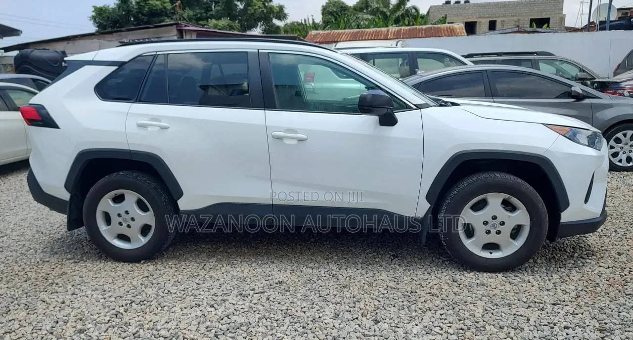 Toyota RAV4 XLE AWD 2020 White