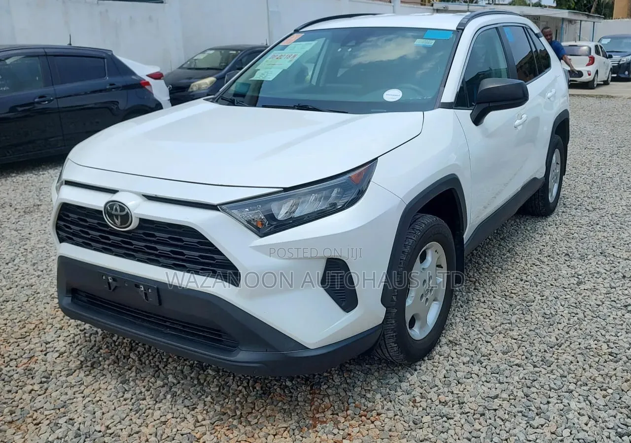 Toyota RAV4 XLE AWD 2020 White