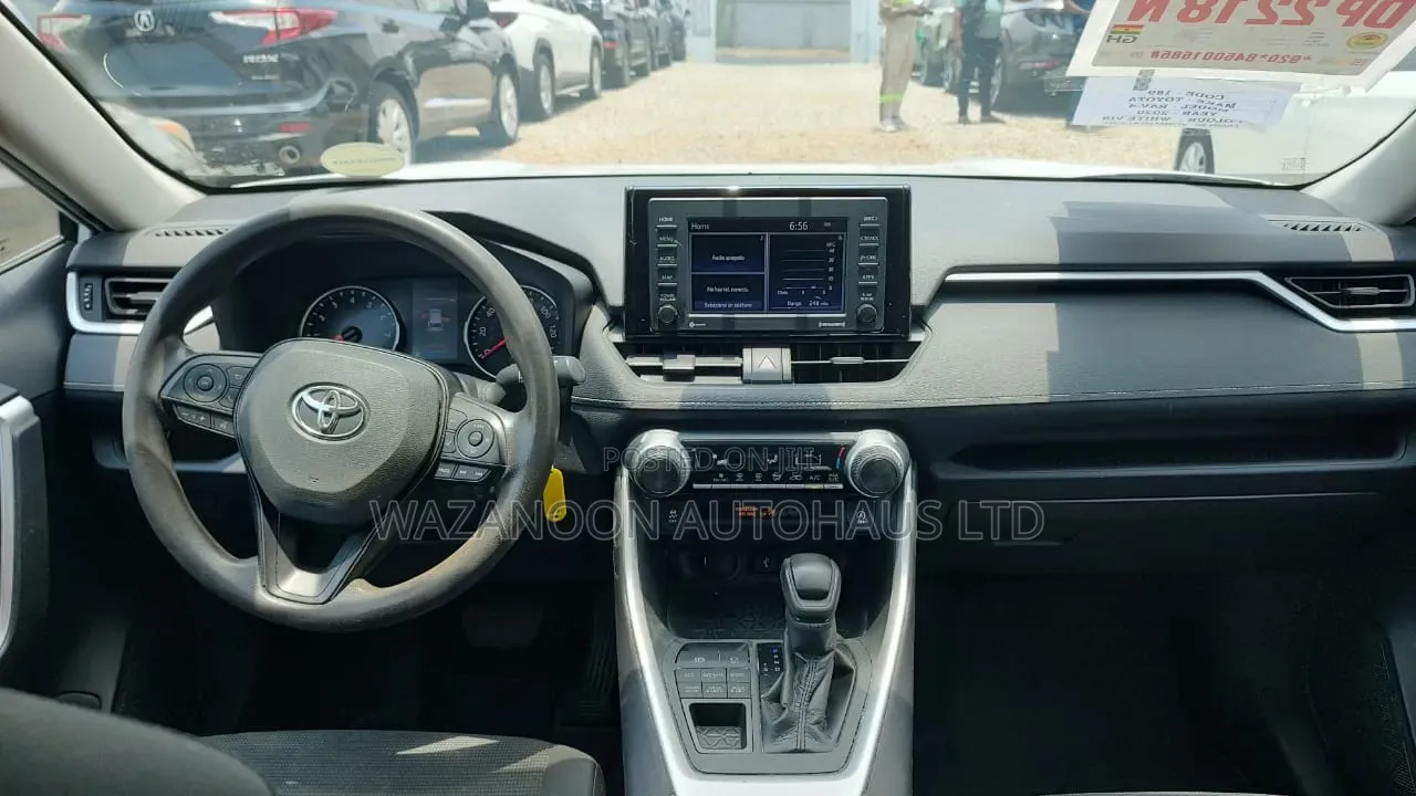 Toyota RAV4 XLE AWD 2020 White