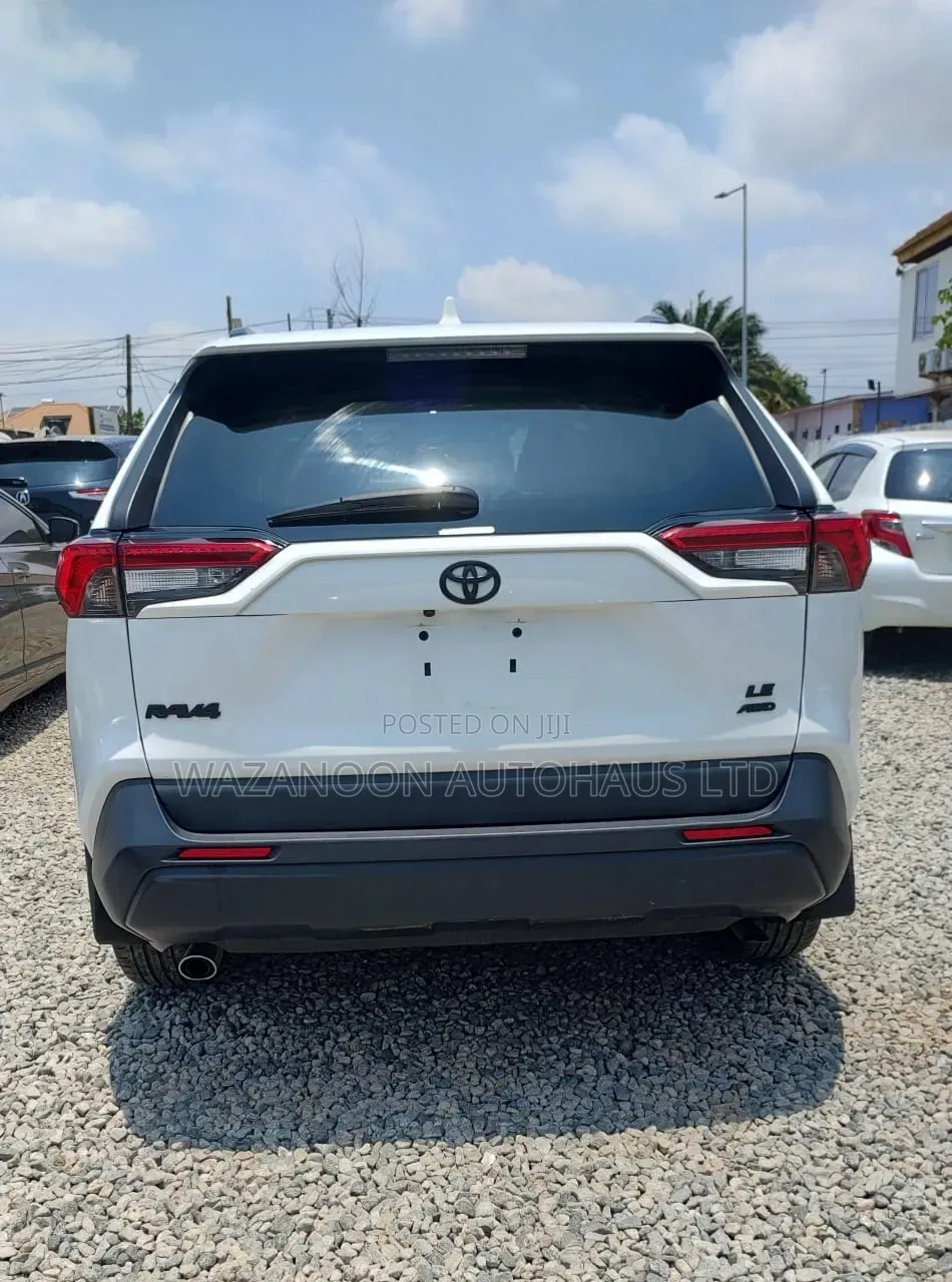 Toyota RAV4 XLE AWD 2020 White