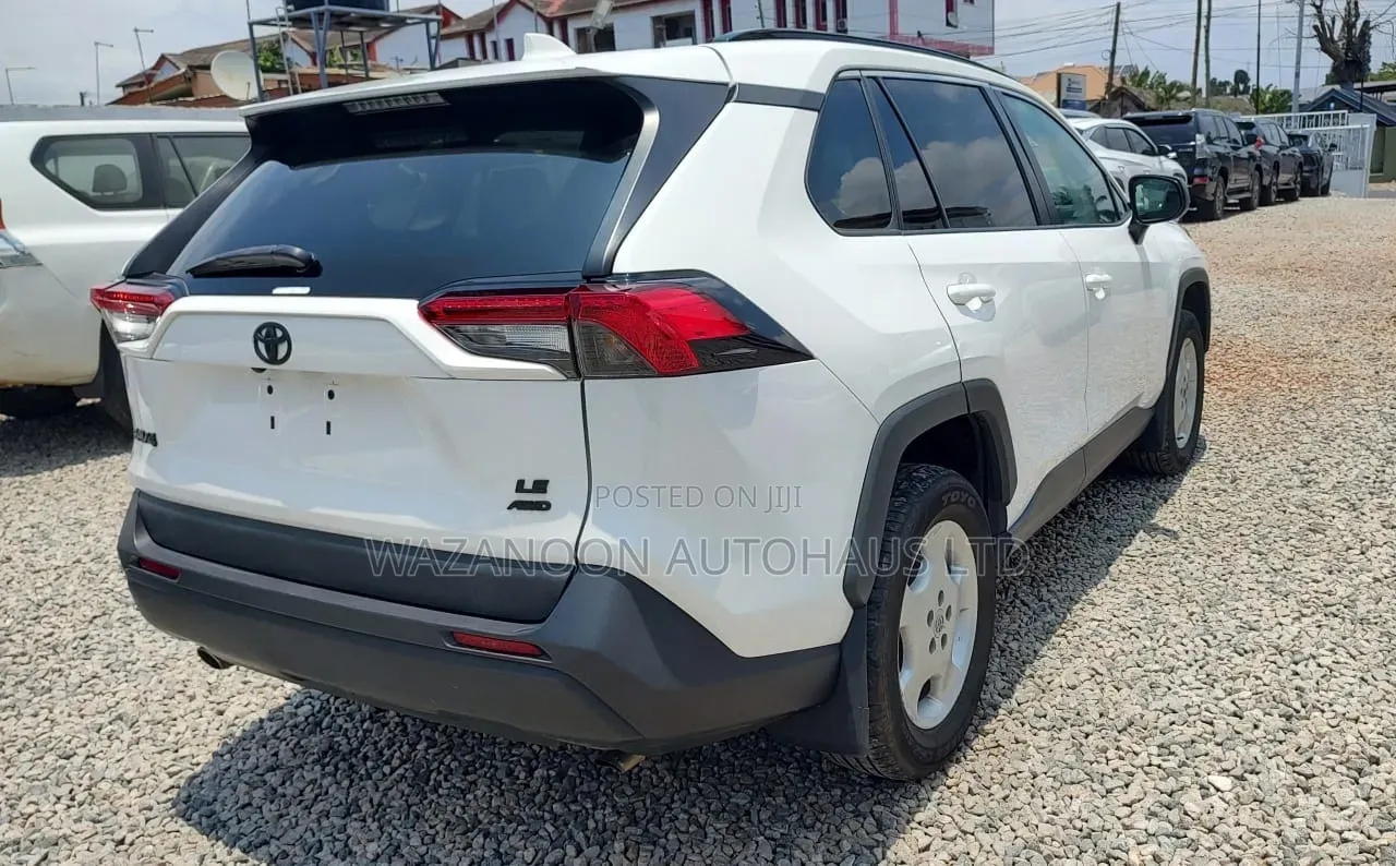 Toyota RAV4 XLE AWD 2020 White
