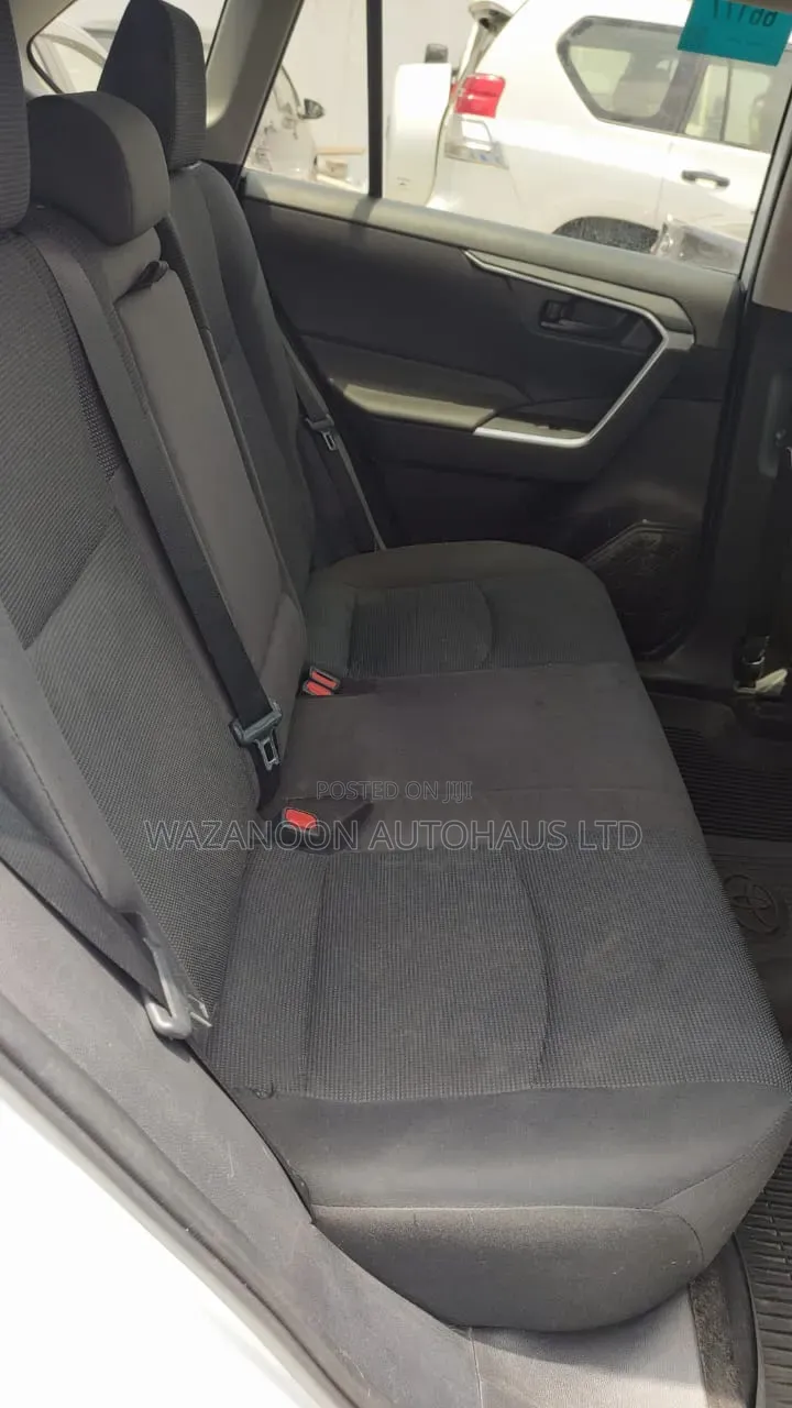 Toyota RAV4 XLE AWD 2020 White