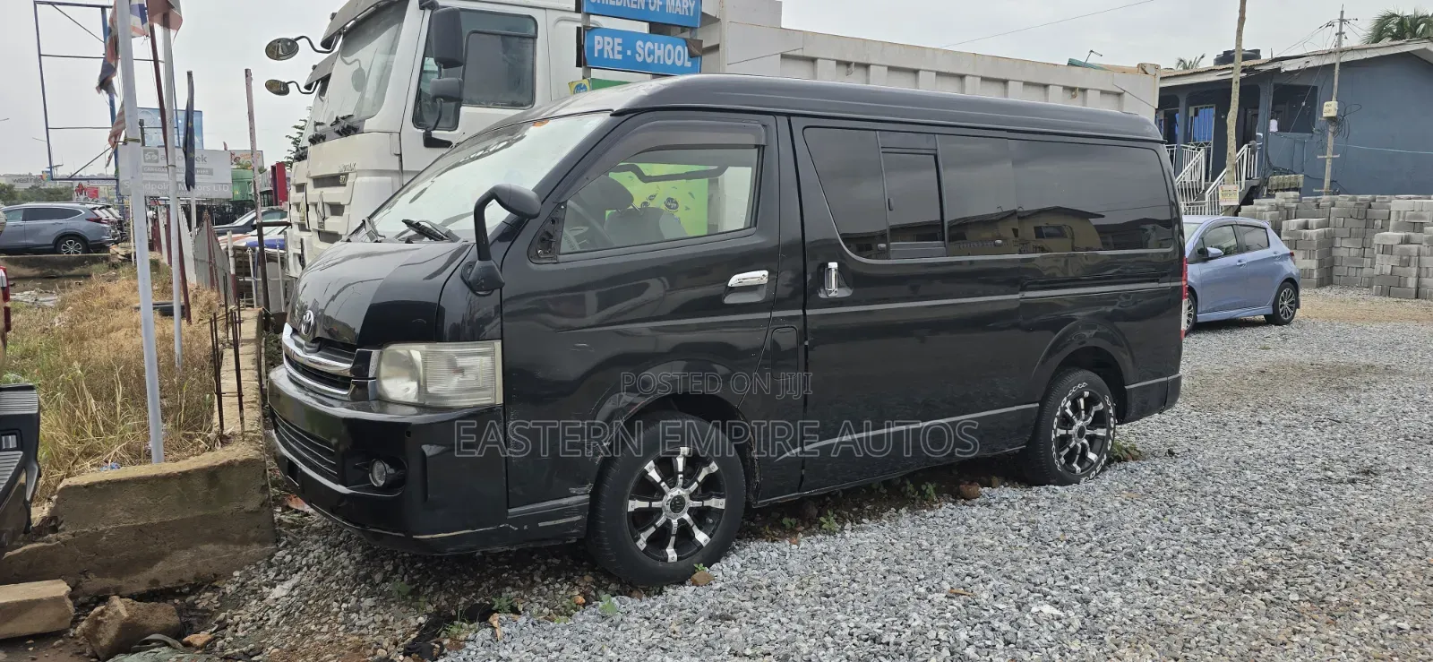 Toyota HiAce 2013 Black