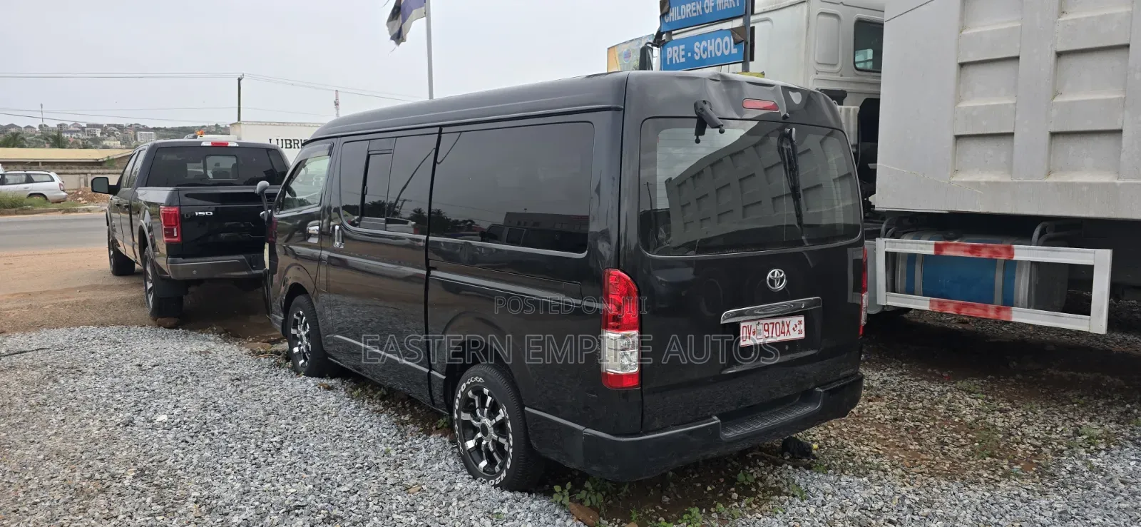 Toyota HiAce 2013 Black
