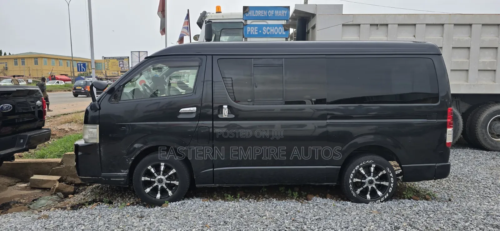 Toyota HiAce 2013 Black