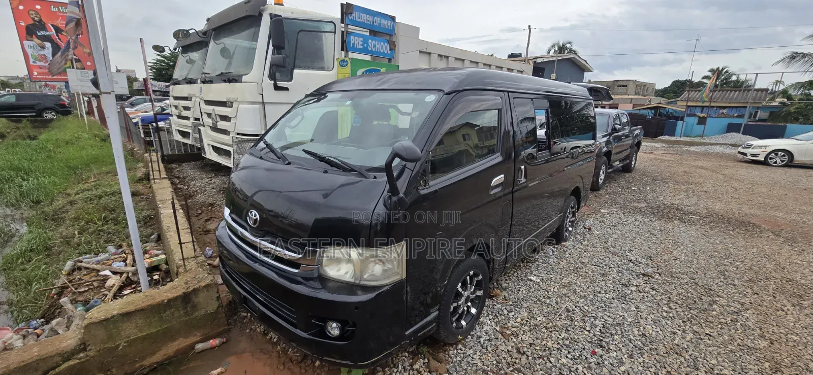 Toyota HiAce 2013 Black