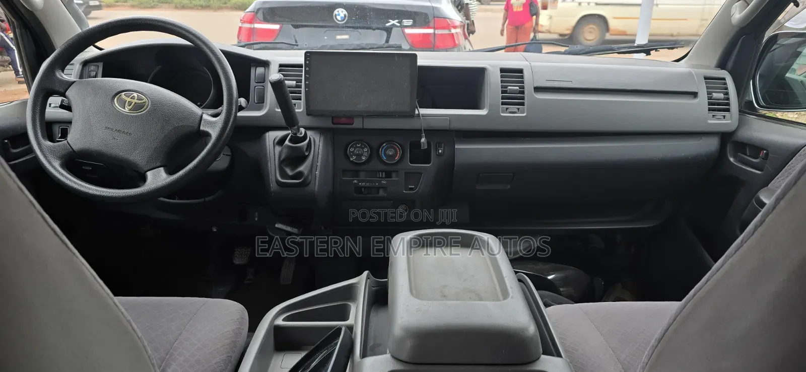 Toyota HiAce 2013 Black