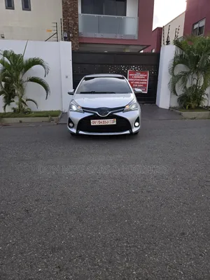 Toyota Yaris L Hatchback 3dr 2015 Silver