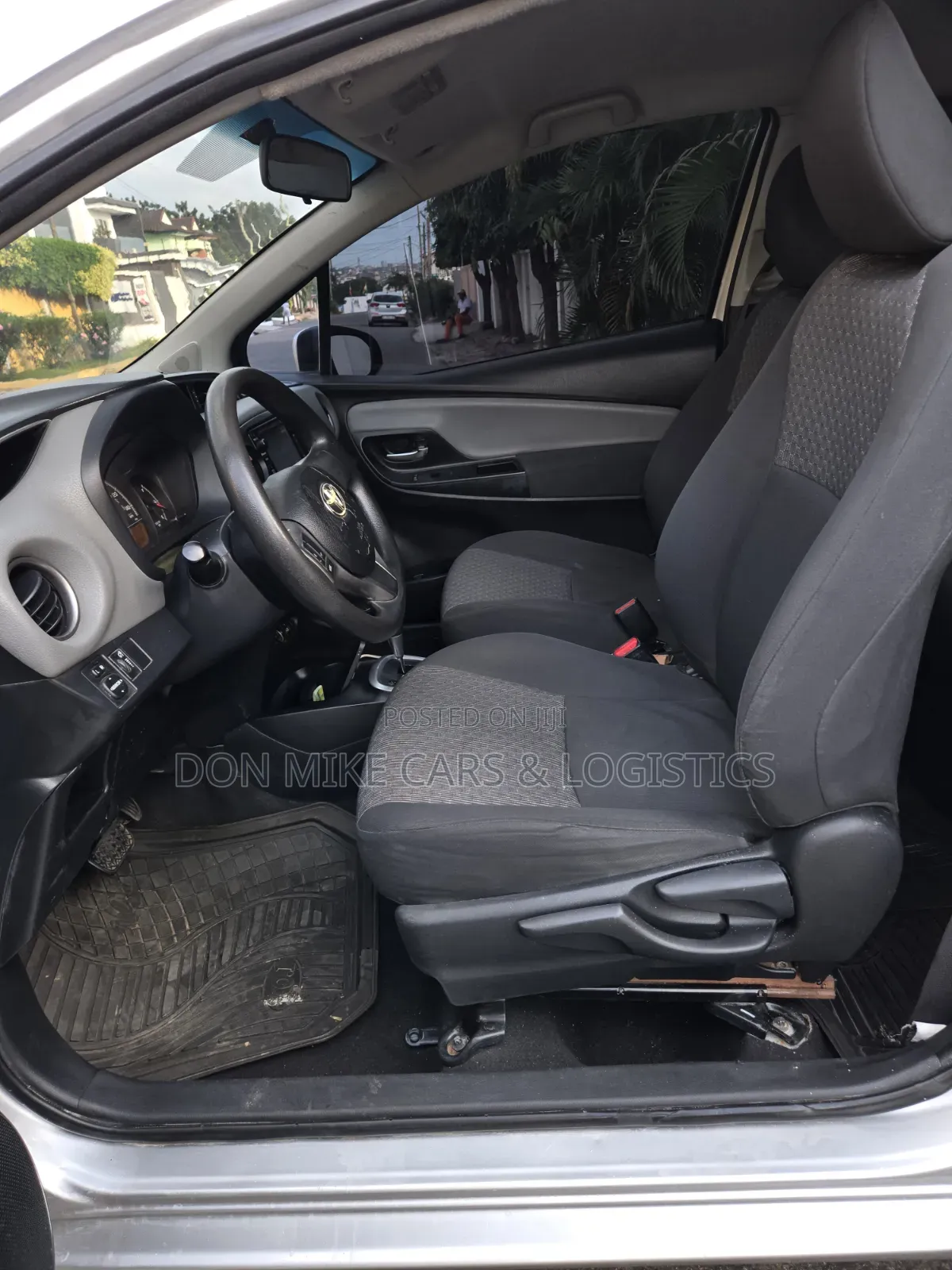 Toyota Yaris L Hatchback 3dr 2015 Silver