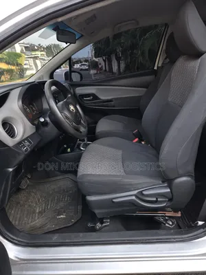 Toyota Yaris L Hatchback 3dr 2015 Silver