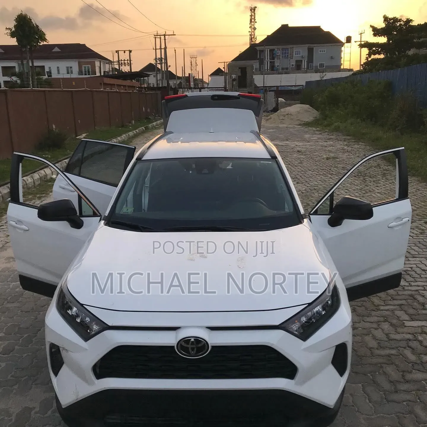 Toyota RAV4 LE AWD 2019 White