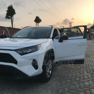 Toyota RAV4 LE AWD 2019 White