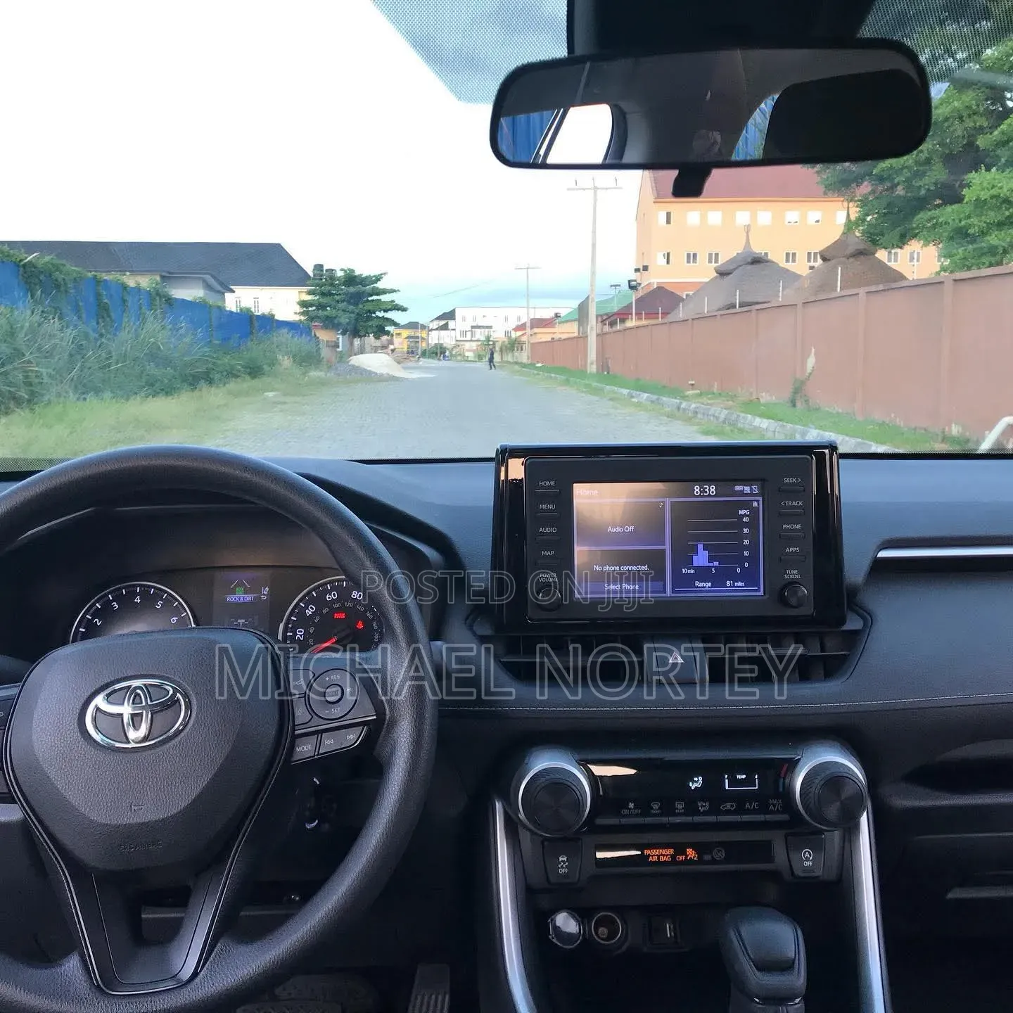 Toyota RAV4 LE AWD 2019 White