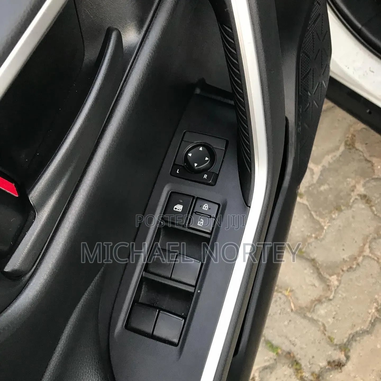 Toyota RAV4 LE AWD 2019 White