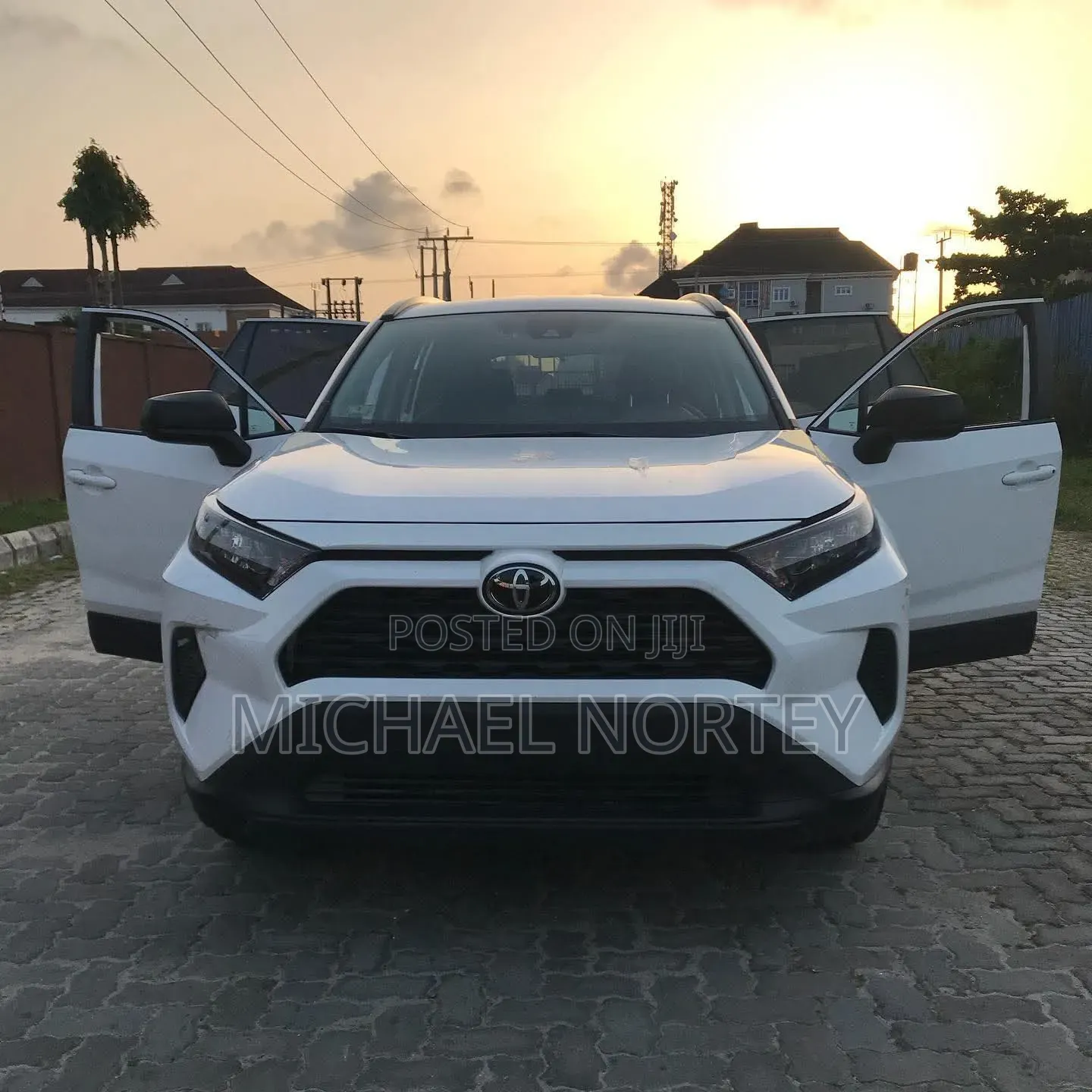 Toyota RAV4 LE AWD 2019 White